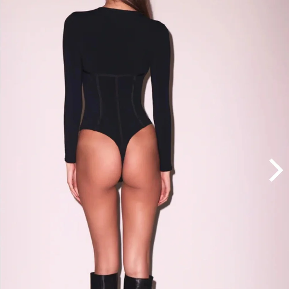 Fleur du mal  —-  Elegant Black Long Sleeve Women's Top - Picture 2 of 4